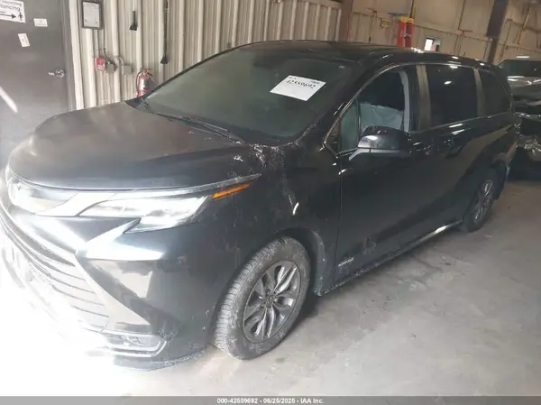 5TDKRKEC1MS035159 2021 TOYOTA SIENNA - Image 2