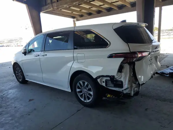 5TDKRKEC1MS035811 2021 TOYOTA SIENNA - Image 2