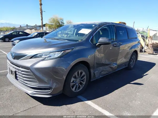5TDKRKEC1MS042709 2021 TOYOTA SIENNA - Image 2