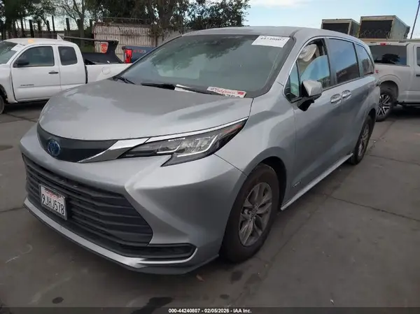 5TDKRKEC1MS043892 2021 TOYOTA SIENNA - Image 2