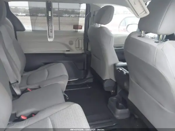 5TDKRKEC1MS044539 2021 TOYOTA SIENNA - Image 8