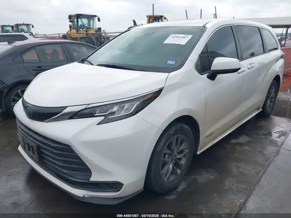 5TDKRKEC1MS047277 2021 TOYOTA SIENNA - Image 2