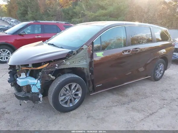 5TDKRKEC1MS055573 2021 TOYOTA SIENNA - Image 2
