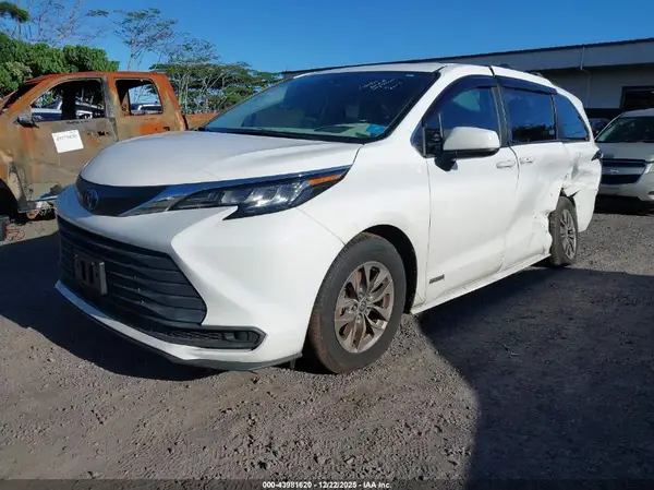 5TDKRKEC1MS071403 2021 TOYOTA SIENNA - Image 2