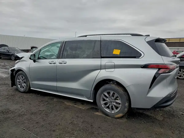 5TDKRKEC1NS089515 2022 TOYOTA SIENNA - Image 2