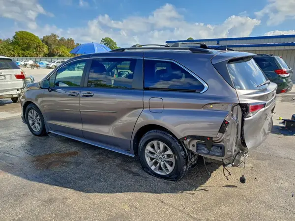 5TDKRKEC1NS089904 2022 TOYOTA SIENNA - Image 2