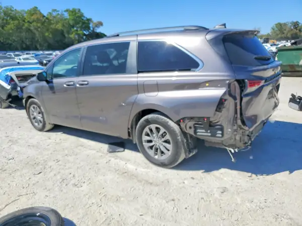5TDKRKEC1NS093189 2022 TOYOTA SIENNA - Image 2