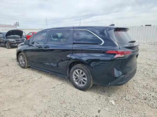 5TDKRKEC1NS093337 2022 TOYOTA SIENNA - Image 2