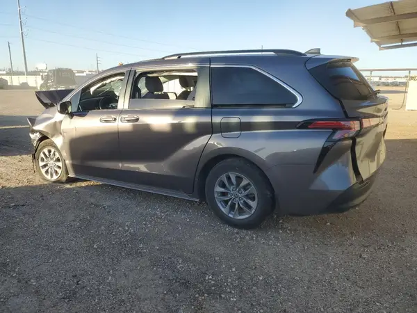 5TDKRKEC1NS099431 2022 TOYOTA SIENNA - Image 2