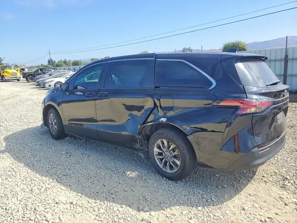 5TDKRKEC1NS109908 2022 TOYOTA SIENNA - Image 2