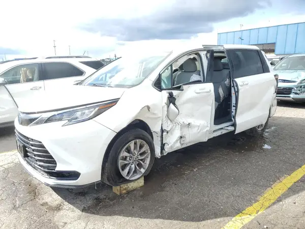 5TDKRKEC1NS111366 2022 TOYOTA SIENNA - Image 1