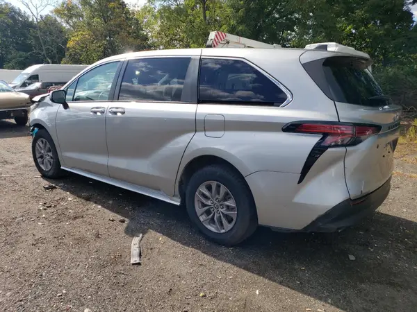 5TDKRKEC1NS116003 2022 TOYOTA SIENNA - Image 2