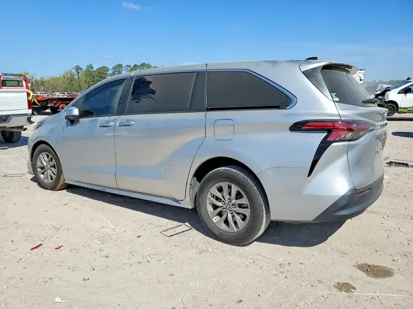 5TDKRKEC1NS122741 2022 TOYOTA SIENNA - Image 2
