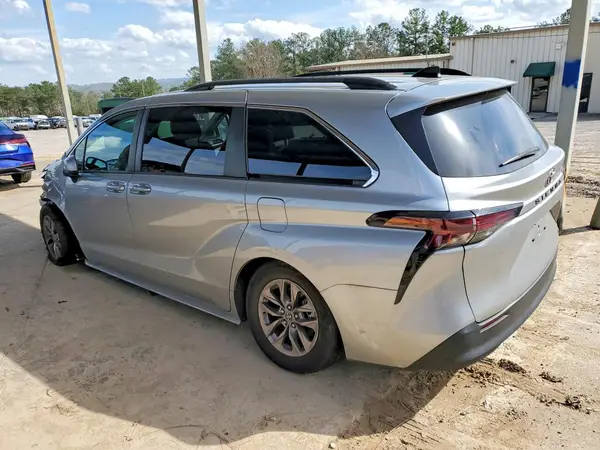 5TDKRKEC1PS144404 2023 TOYOTA SIENNA - Image 2