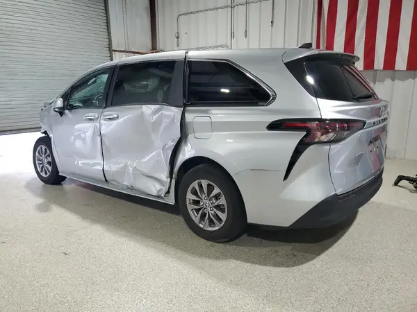 5TDKRKEC1PS151630 2023 TOYOTA SIENNA - Image 2