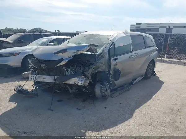 5TDKRKEC1PS155094 2023 TOYOTA SIENNA - Image 2