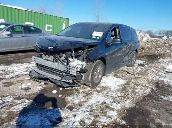 5TDKRKEC1PS155466 2023 TOYOTA SIENNA - Image 2