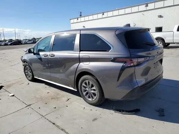 5TDKRKEC1PS172784 2023 TOYOTA SIENNA - Image 2