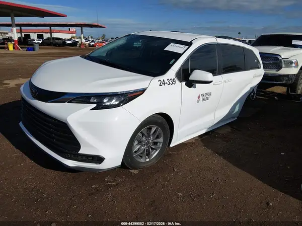 5TDKRKEC1RS182623 2024 TOYOTA SIENNA - Image 2