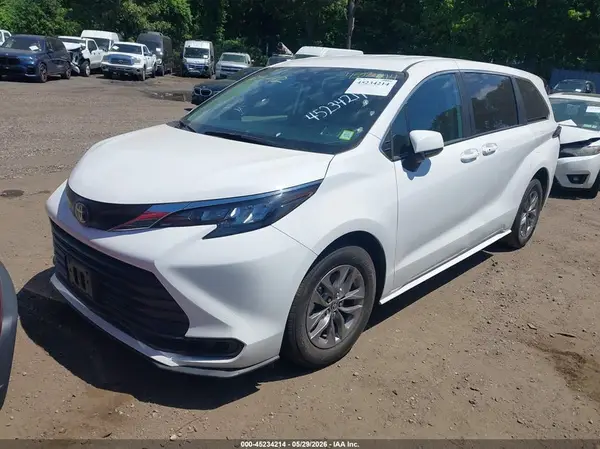 5TDKRKEC1RS184338 2024 TOYOTA SIENNA - Image 2