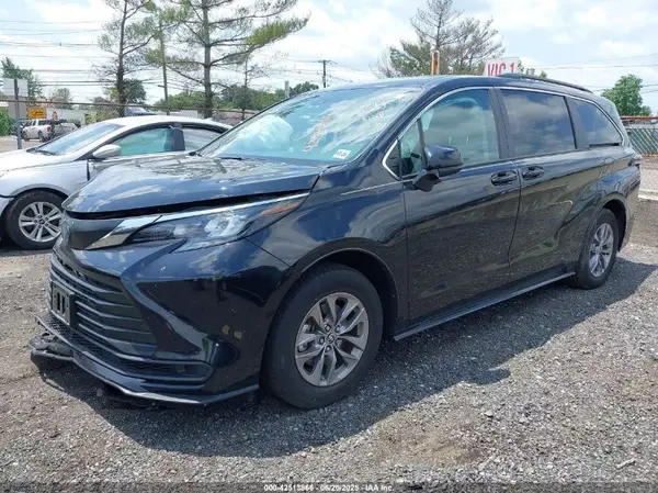 5TDKRKEC1RS186154 2024 TOYOTA SIENNA - Image 2