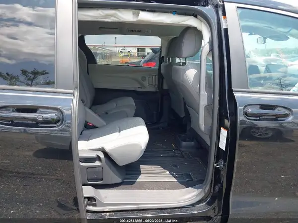 5TDKRKEC1RS186154 2024 TOYOTA SIENNA - Image 8
