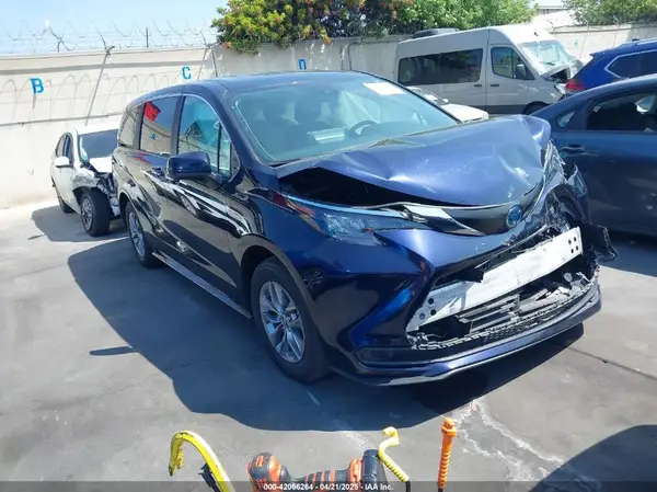 5TDKRKEC1RS188891 2024 TOYOTA SIENNA - Image 1