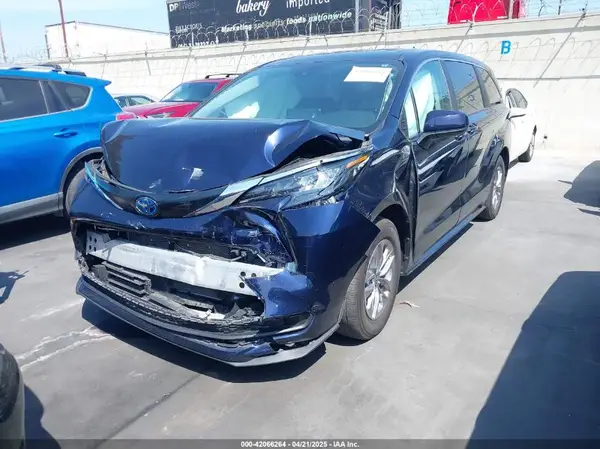 5TDKRKEC1RS188891 2024 TOYOTA SIENNA - Image 2