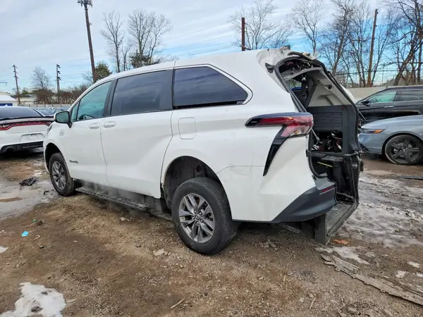 5TDKRKEC1RS190978 2024 TOYOTA SIENNA - Image 2
