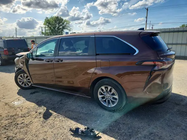 5TDKRKEC1RS194254 2024 TOYOTA SIENNA - Image 2