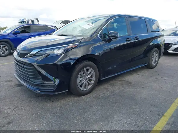 5TDKRKEC1SS227386 2025 TOYOTA SIENNA - Image 2