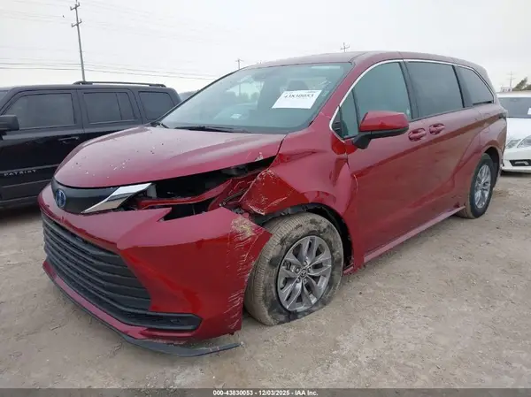 5TDKRKEC1SS228005 2025 TOYOTA SIENNA - Image 2