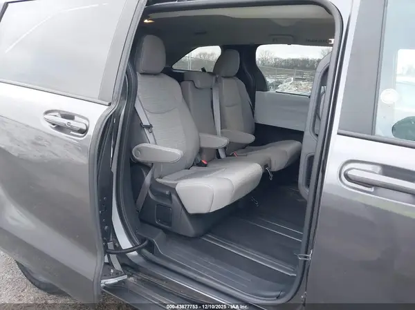 5TDKRKEC1SS246553 2025 TOYOTA SIENNA - Image 8