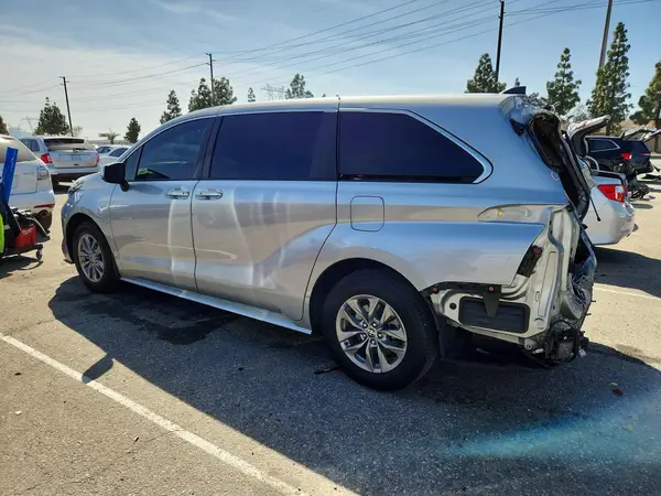 5TDKRKEC1SS252417 2025 TOYOTA SIENNA - Image 2