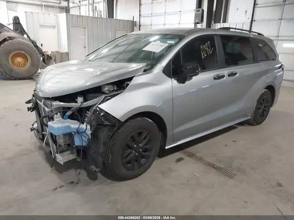 5TDKRKEC1SS255169 2025 TOYOTA SIENNA - Image 2