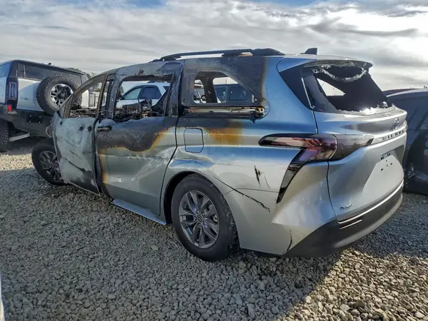 5TDKRKEC1SS284123 2025 TOYOTA SIENNA - Image 2