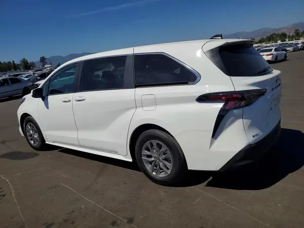 5TDKRKEC1TS301035 2026 TOYOTA SIENNA - Image 2