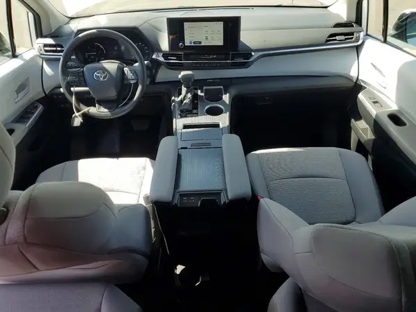 5TDKRKEC1TS301035 2026 TOYOTA SIENNA - Image 8