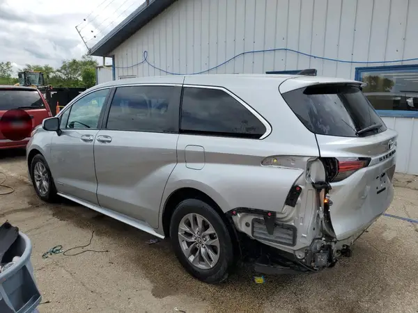 5TDKRKEC2MS005071 2021 TOYOTA SIENNA - Image 2