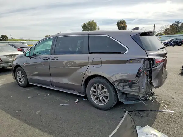 5TDKRKEC2MS020945 2021 TOYOTA SIENNA - Image 2