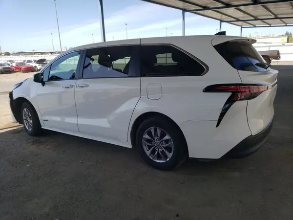 5TDKRKEC2MS022744 2021 TOYOTA SIENNA - Image 2