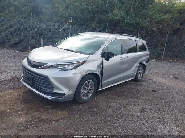 5TDKRKEC2MS033629 2021 TOYOTA SIENNA - Image 2
