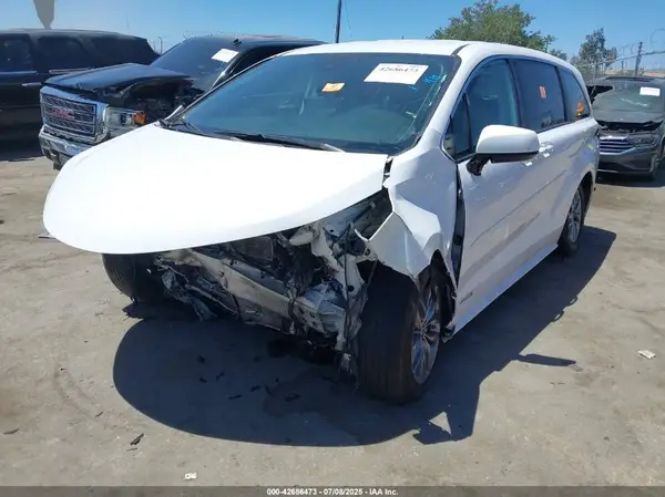 5TDKRKEC2MS035767 2021 TOYOTA SIENNA - Image 2