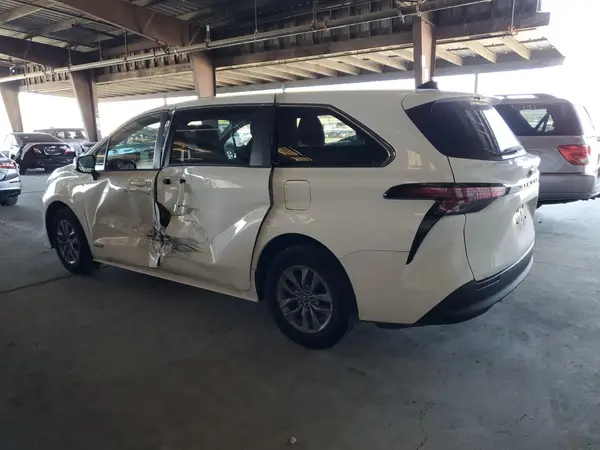 5TDKRKEC2MS038426 2021 TOYOTA SIENNA - Image 2