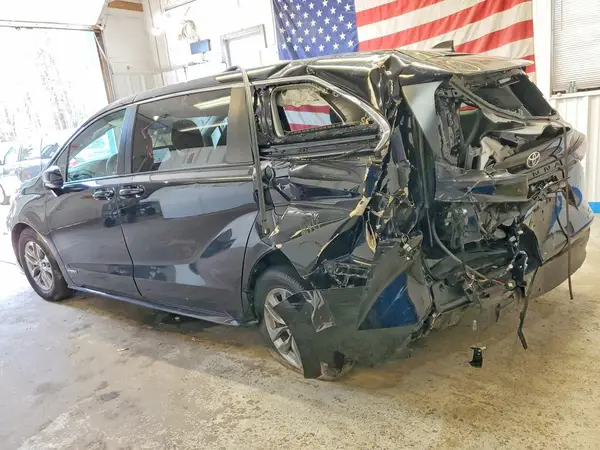 5TDKRKEC2MS043352 2021 TOYOTA SIENNA - Image 2