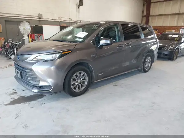 5TDKRKEC2MS044839 2021 TOYOTA SIENNA - Image 2