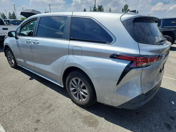 5TDKRKEC2MS047434 2021 TOYOTA SIENNA - Image 2