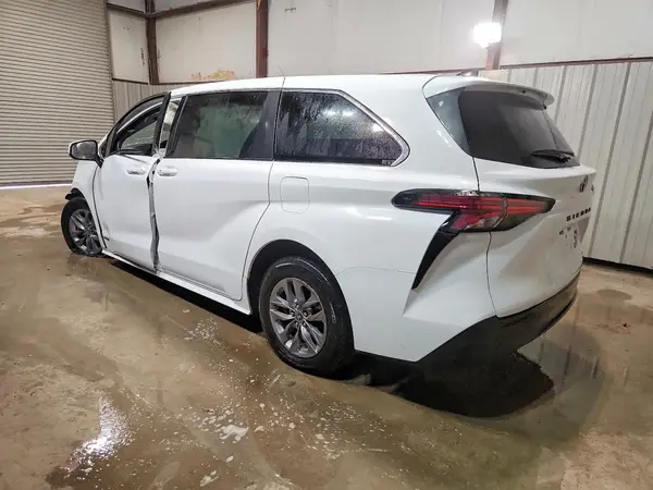 5TDKRKEC2MS063469 2021 TOYOTA SIENNA - Image 2