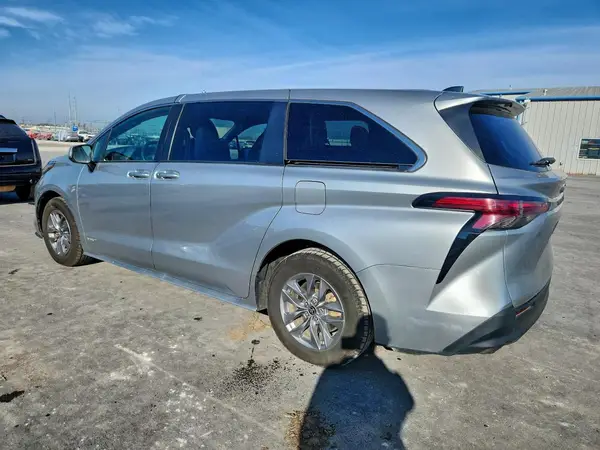 5TDKRKEC2MS063889 2021 TOYOTA SIENNA - Image 2