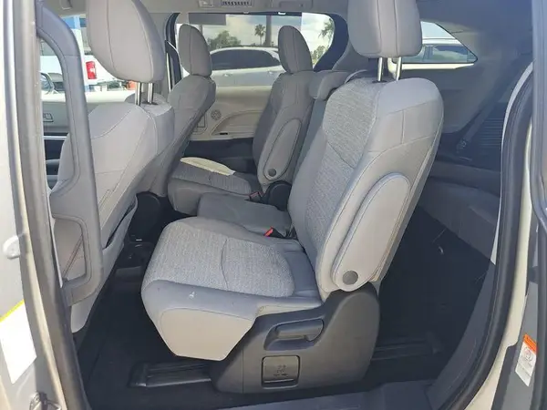 5TDKRKEC2NS088910 2022 TOYOTA SIENNA - Image 2